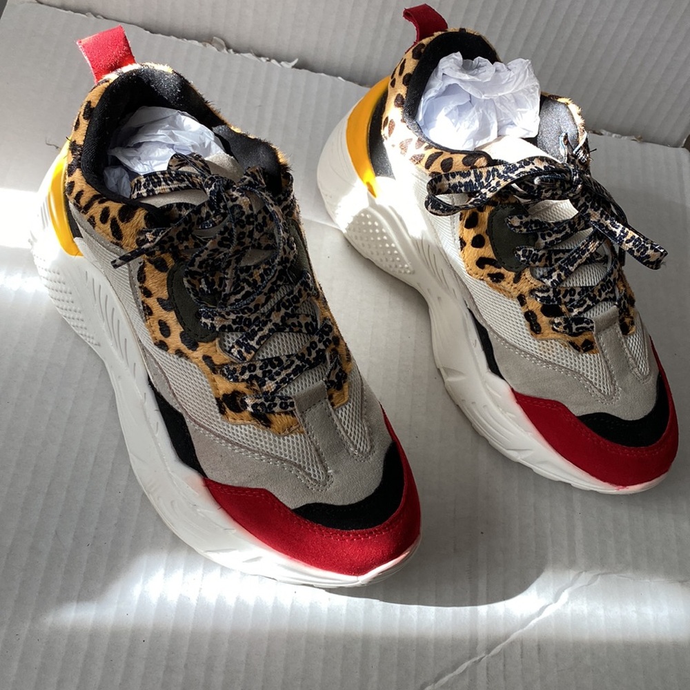 Chunky Sneakers. STEVE MADDEN SIZE. Size 7